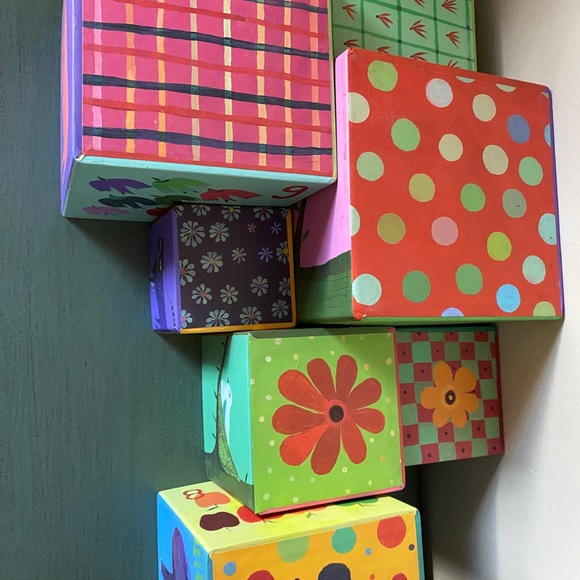 Stacking nesting blocks with numbers and animals. - Picture 5 of 7